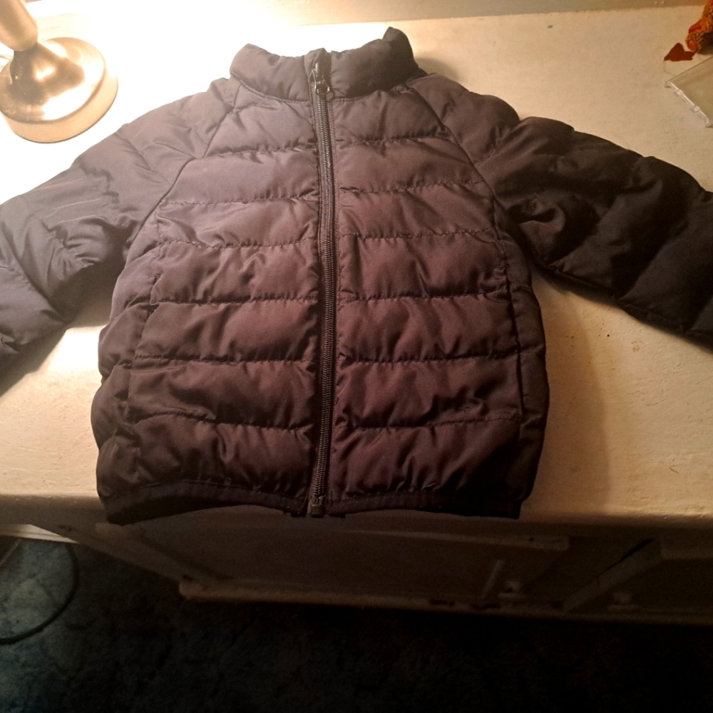 A boys toddler coat size 2t great condition